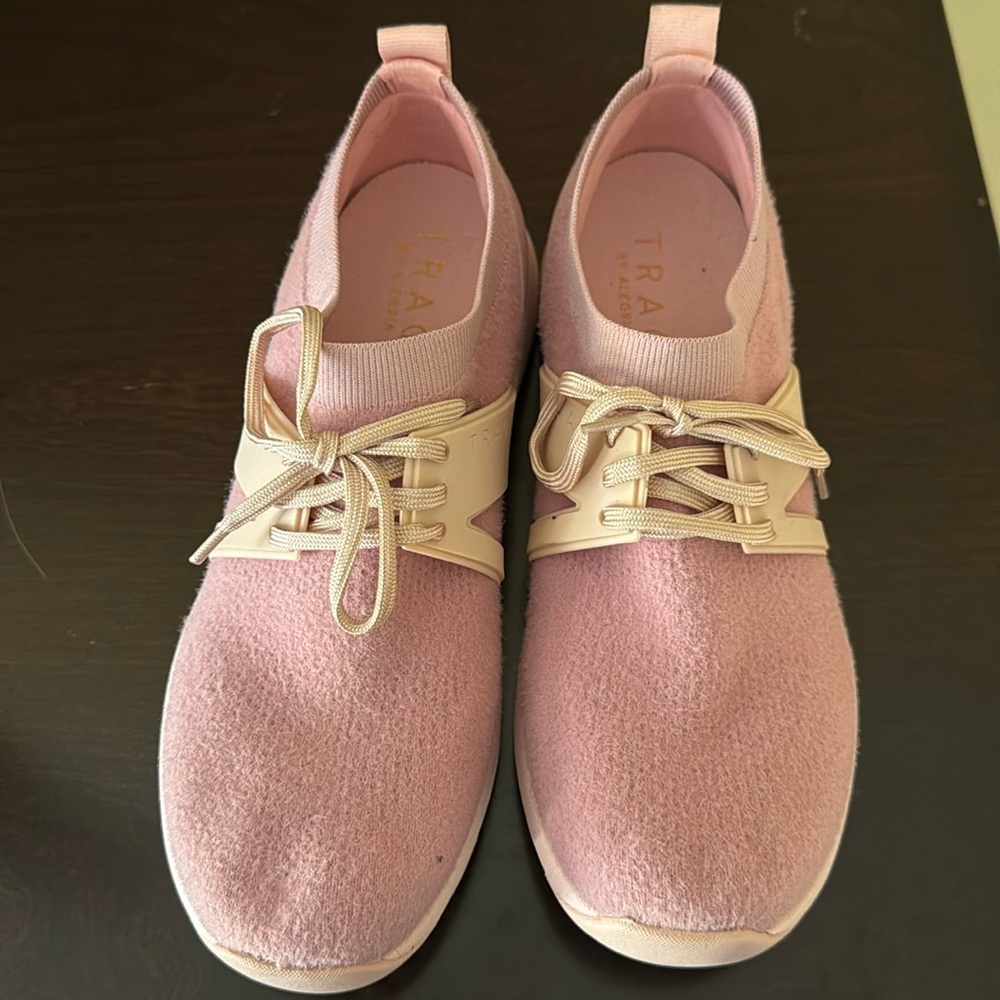 New Blush Traq by Alegria shoes size 8.5 or 38 never worn with chip technology